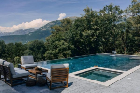 Three bedroom Villa with Infinity Edge Pool & Hot Tub